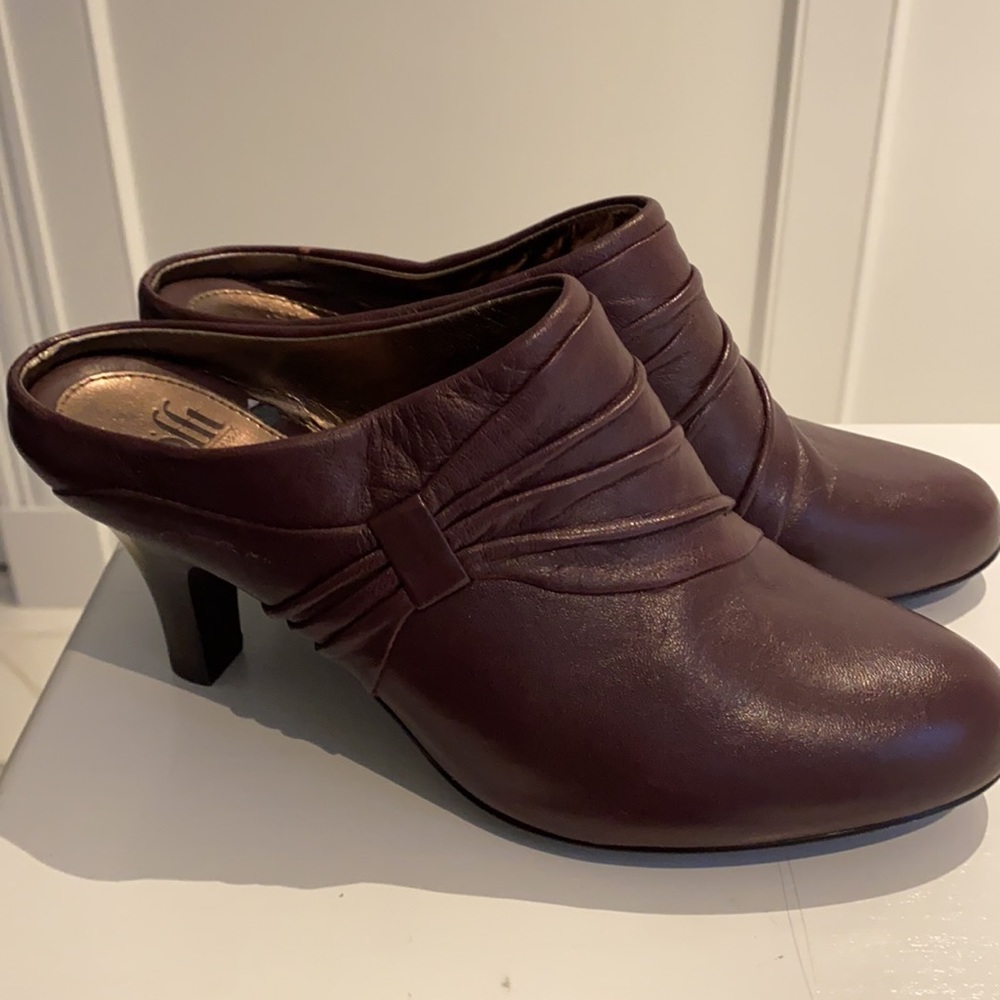 NWOT Sofft Varese booties clogs